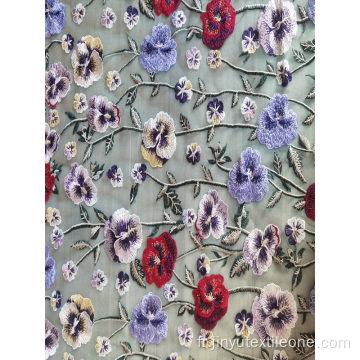 Broderie en maillage des fleurs multicolores fabirc